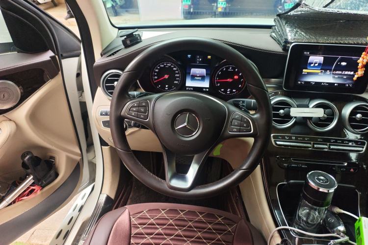 Used Mercedes-Benz GLC 2017 GLC 260 4MATIC Luxury Model Steering Wheel
