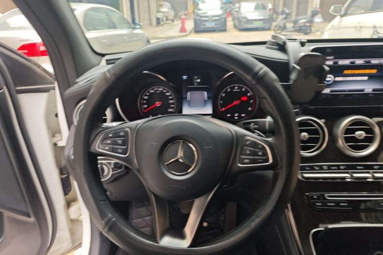 Used Mercedes-Benz GLC 2017 GLC 260 4MATIC Luxury Model Steering Wheel