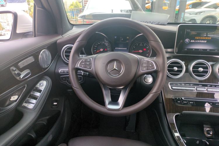 Used Mercedes-Benz GLC 2017 GLC 260 4MATIC Luxury Model Steering Wheel