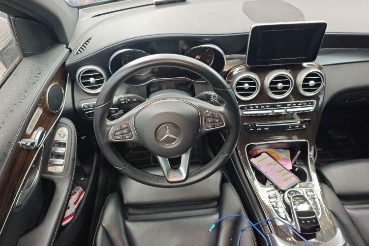 Used Mercedes-Benz GLC 2017 GLC 260 4MATIC Luxury Model Steering Wheel