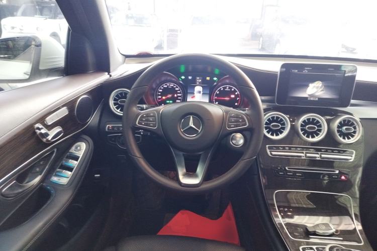 Used Mercedes-Benz GLC 2017 GLC 260 4MATIC Luxury Model Steering Wheel
