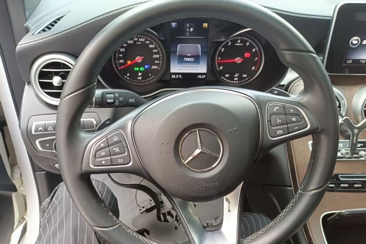 Used Mercedes-Benz GLC 2017 GLC 300 4MATIC Sport Edition Steering Wheel
