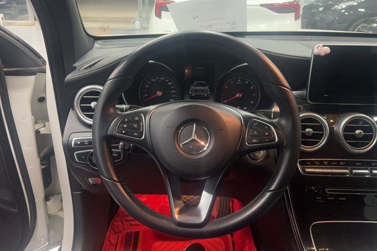 Used Mercedes-Benz GLC 2017 GLC 260 4MATIC Luxury Model Steering Wheel