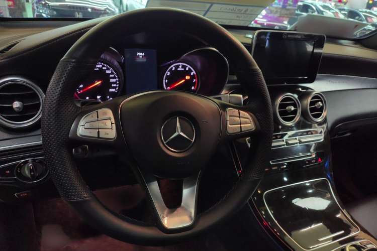 Used Mercedes-Benz GLC 2017 GLC 260 4MATIC Dynamic Edition Steering Wheel