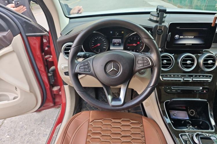Used Mercedes-Benz GLC 2017 GLC 260 4MATIC Dynamic Edition Steering Wheel
