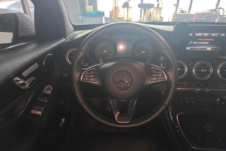 Used Mercedes-Benz GLC 2017 GLC 260 4MATIC Dynamic Edition Steering Wheel