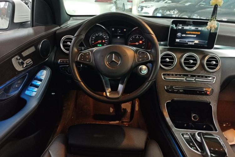 Used Mercedes-Benz GLC 2017 GLC 300 4MATIC Sport Edition Steering Wheel