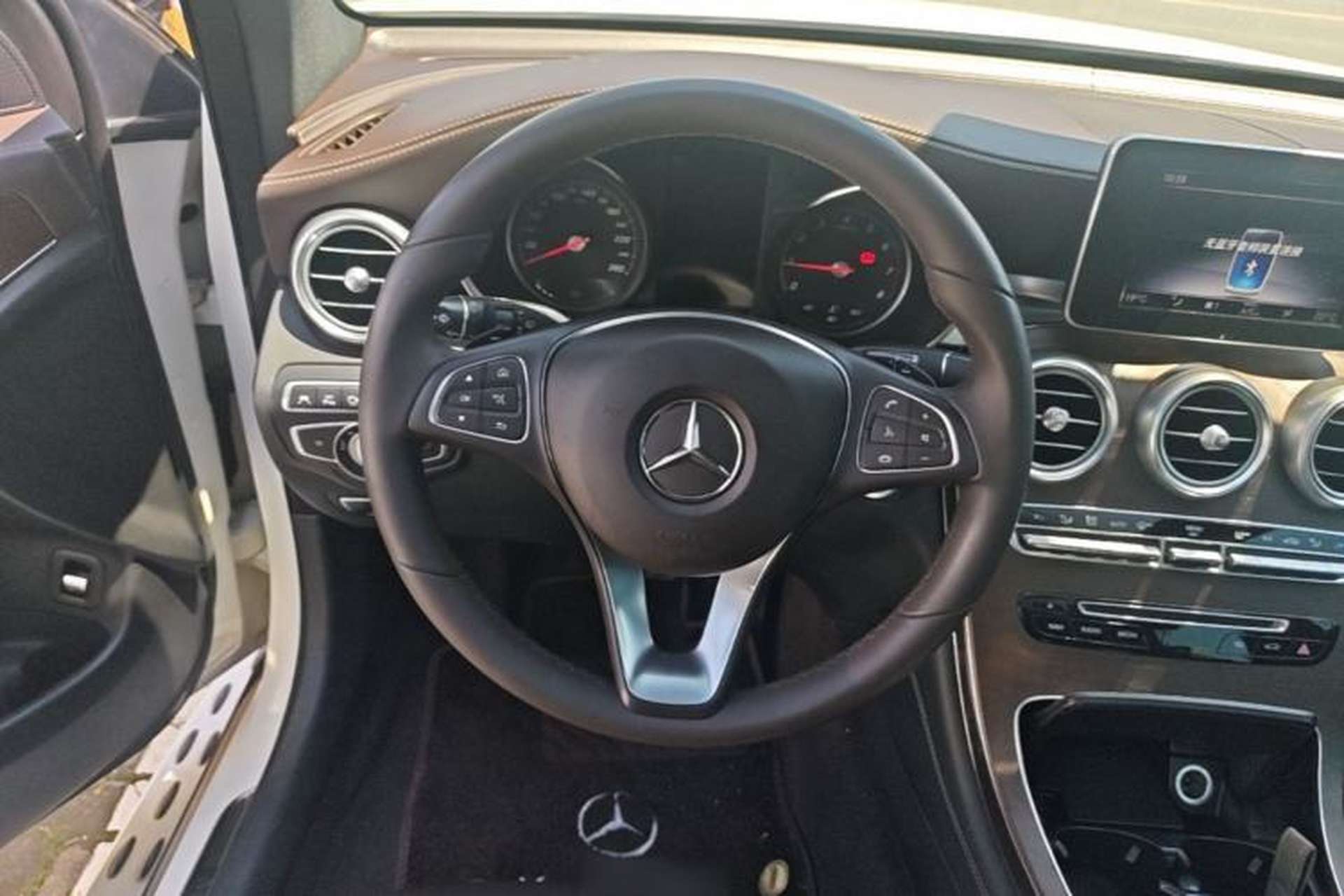 Used Mercedes-Benz GLC 2017 GLC 300 4MATIC Sport Edition Steering Wheel