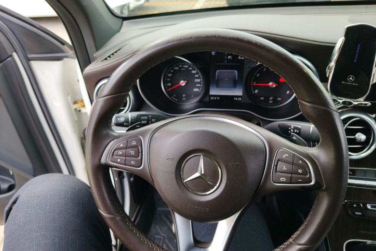 Used Mercedes-Benz GLC 2017 GLC 260 4MATIC Luxury Model Steering Wheel