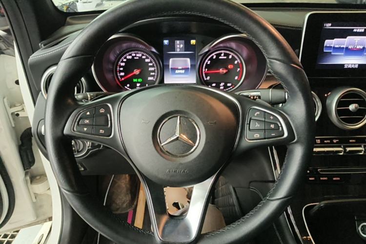 Used Mercedes-Benz GLC 2017 GLC 260 4MATIC Luxury Model Steering Wheel