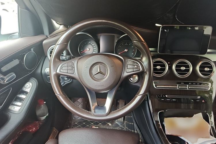 Used Mercedes-Benz GLC 2017 GLC 260 4MATIC Luxury Model Steering Wheel