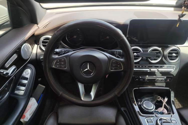 Used Mercedes-Benz GLC 2017 GLC 260 4MATIC Dynamic Edition Steering Wheel