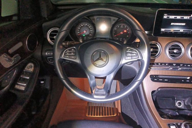 Used Mercedes-Benz GLC 2017 GLC 300 4MATIC Sport Edition Steering Wheel