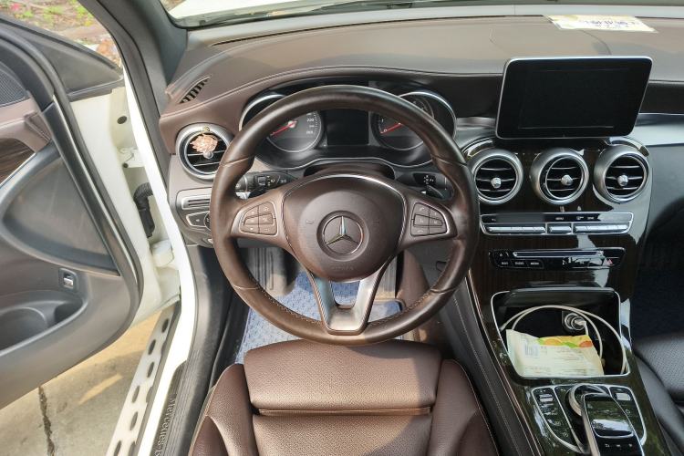Used Mercedes-Benz GLC 2017 GLC 260 4MATIC Dynamic Edition Steering Wheel