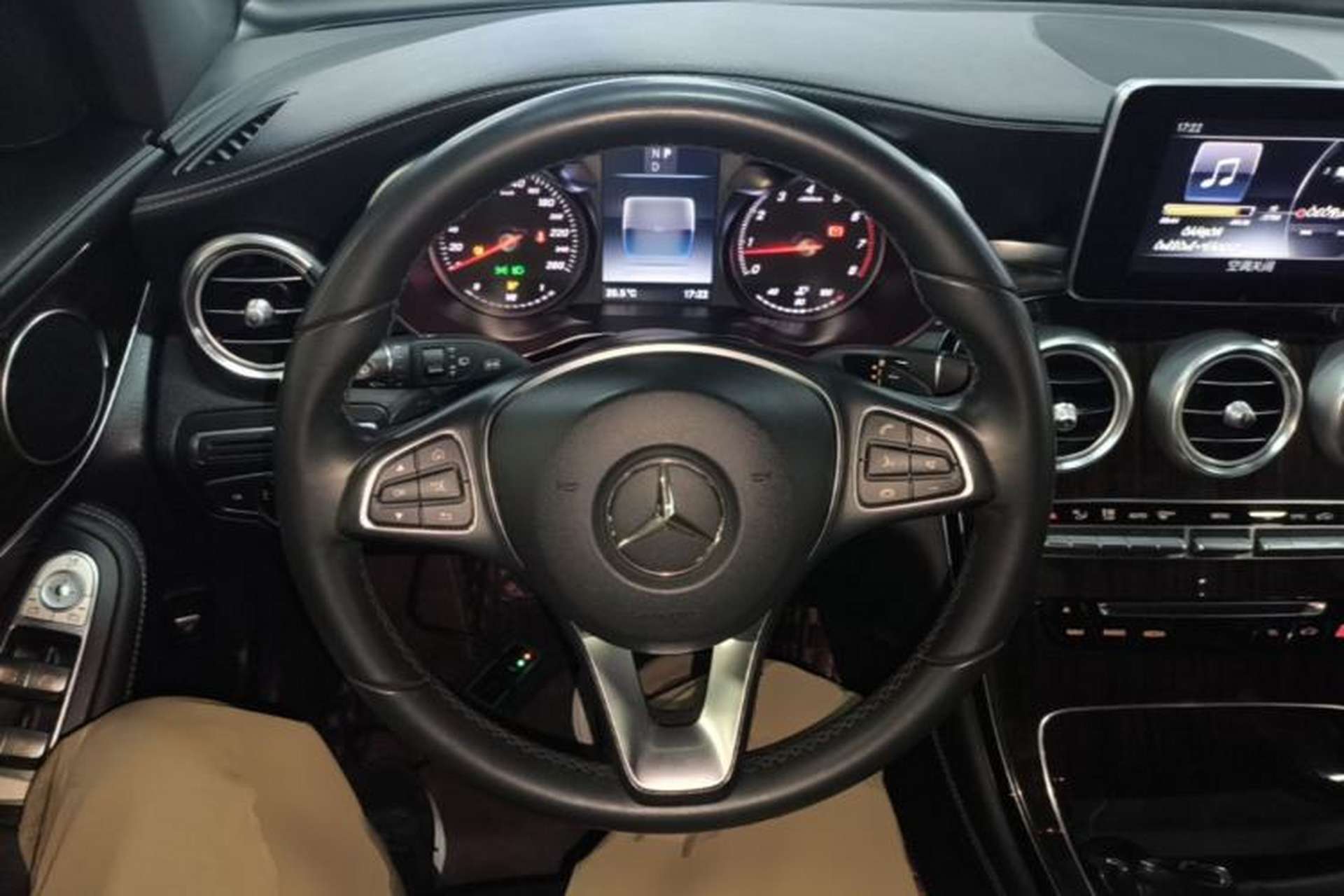 Used Mercedes-Benz GLC 2017 GLC 260 4MATIC Dynamic Edition Steering Wheel