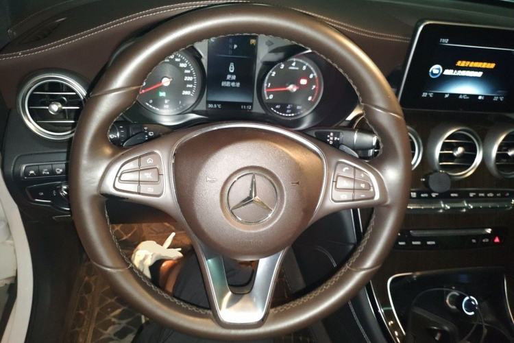 Used Mercedes-Benz GLC 2017 GLC 260 4MATIC Luxury Model Steering Wheel
