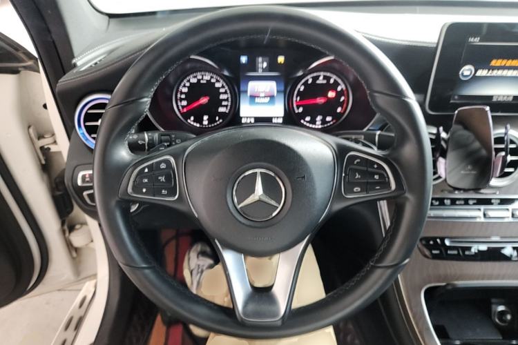 Used Mercedes-Benz GLC 2017 GLC 300 4MATIC Sport Edition Steering Wheel