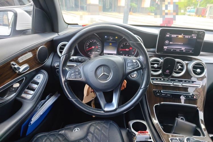 Used Mercedes-Benz GLC 2017 GLC 260 4MATIC Dynamic Edition Steering Wheel