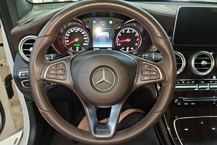 Used Mercedes-Benz GLC 2017 GLC 260 4MATIC Luxury Model Steering Wheel