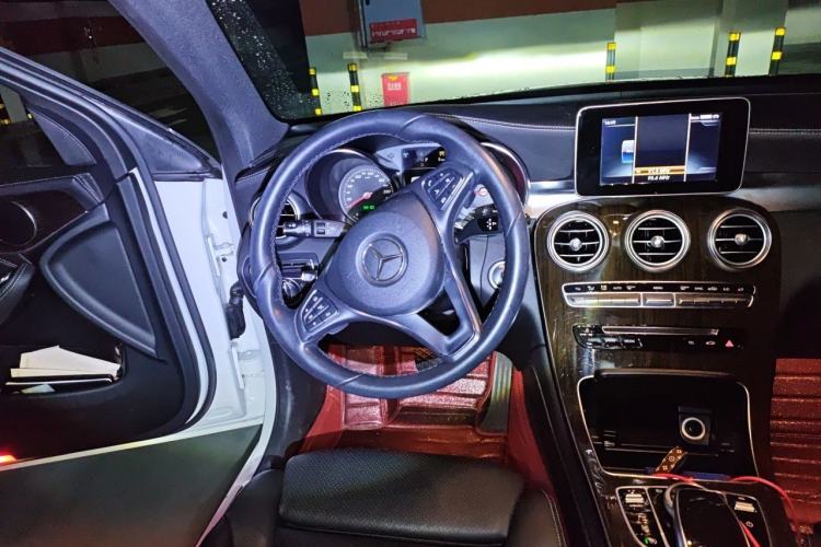 Used Mercedes-Benz GLC 2017 GLC 260 4MATIC Dynamic Edition Steering Wheel