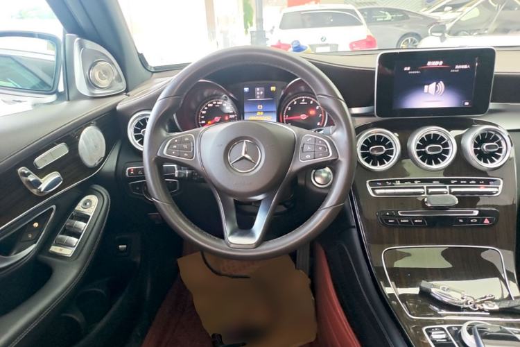 Used Mercedes-Benz GLC 2017 GLC 260 4MATIC Luxury Model Steering Wheel