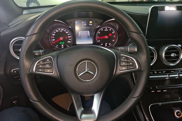 Used Mercedes-Benz GLC 2017 GLC 260 4MATIC Luxury Model Steering Wheel