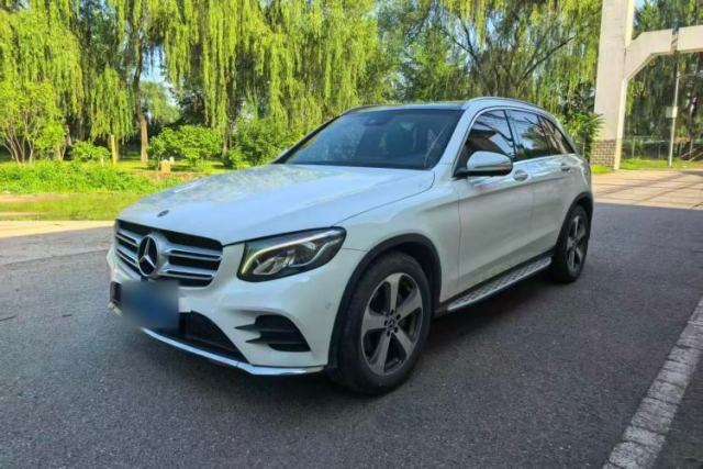 Ojetý Mercedes-Benz GLC 2017 GLC 260 4MATIC Luxury Model