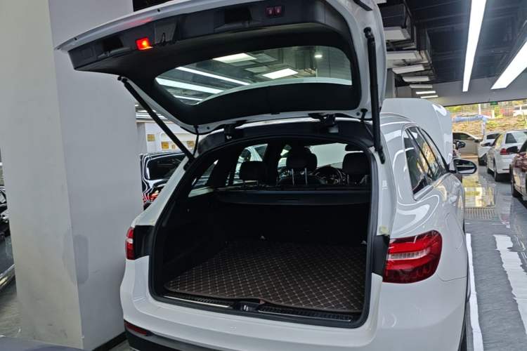 Used Mercedes-Benz GLC 2017 GLC 200 4MATIC Trunk