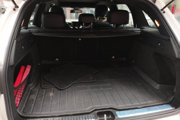 Used Mercedes-Benz GLC 2017 GLC 260 4MATIC Dynamic Edition Trunk