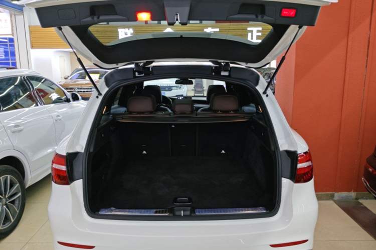 Used Mercedes-Benz GLC 2017 GLC 260 4MATIC Dynamic Edition Trunk