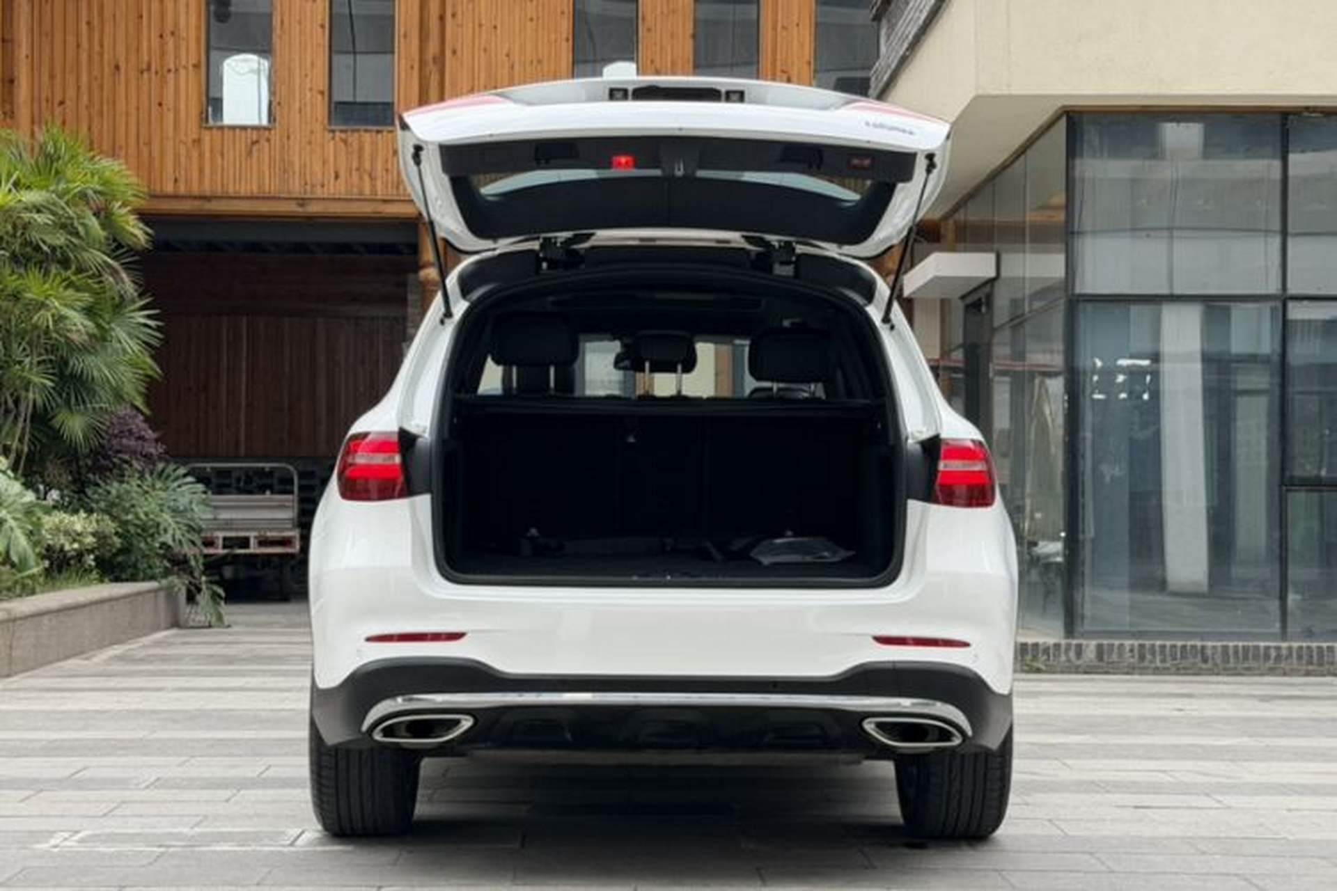 Used Mercedes-Benz GLC 2017 GLC 300 4MATIC Sport Edition Trunk
