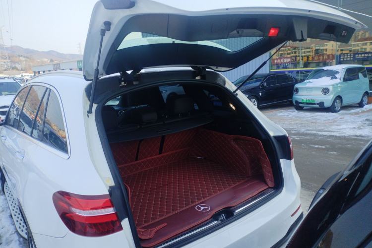 Used Mercedes-Benz GLC 2017 GLC 300 4MATIC Luxury Model Trunk