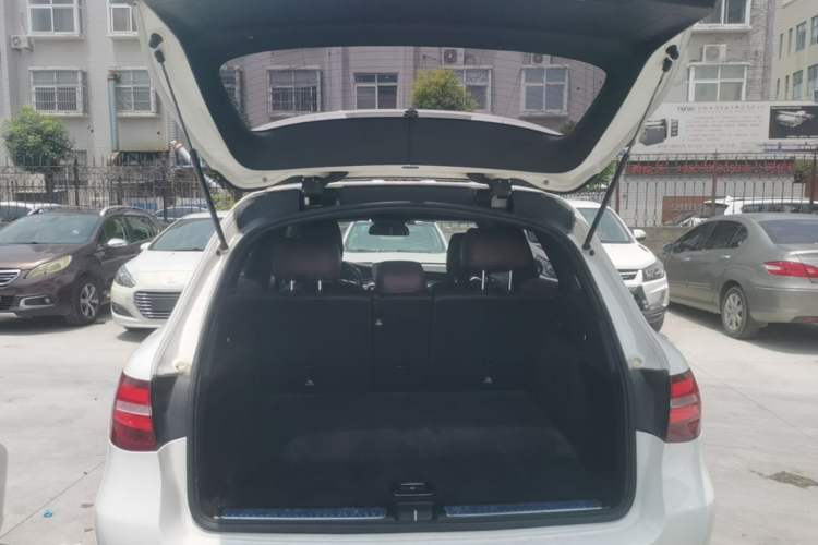 Used Mercedes-Benz GLC 2017 GLC 300 4MATIC Sport Edition Trunk