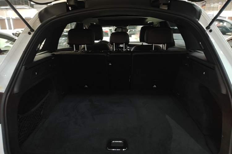 Used Mercedes-Benz GLC 2017 GLC 260 4MATIC Luxury Model Trunk