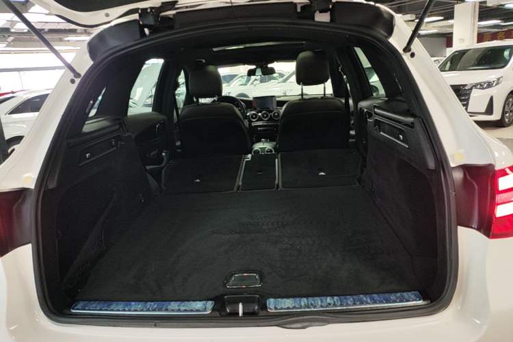 Used Mercedes-Benz GLC 2017 GLC 260 4MATIC Dynamic Edition Trunk