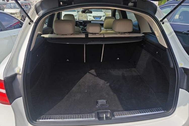 Used Mercedes-Benz GLC 2017 GLC 260 4MATIC Dynamic Edition Trunk