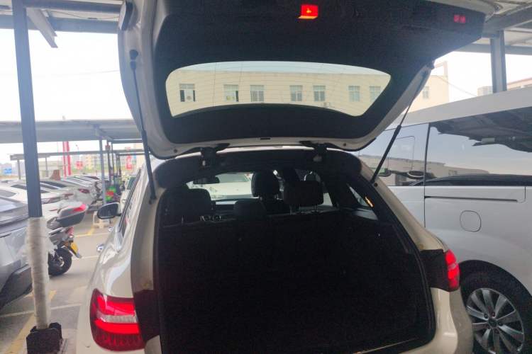 Used Mercedes-Benz GLC 2017 GLC 260 4MATIC Luxury Model Trunk