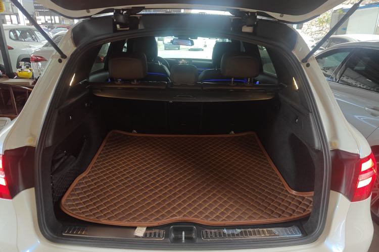 Used Mercedes-Benz GLC 2017 GLC 260 4MATIC Dynamic Edition Trunk