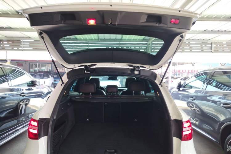 Used Mercedes-Benz GLC 2017 GLC 260 4MATIC Luxury Model Trunk
