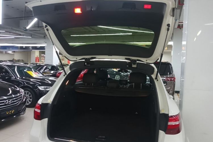 Used Mercedes-Benz GLC 2017 GLC 260 4MATIC Dynamic Edition Trunk