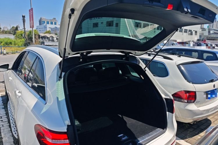 Used Mercedes-Benz GLC 2017 GLC 300 4MATIC Sport Edition Trunk