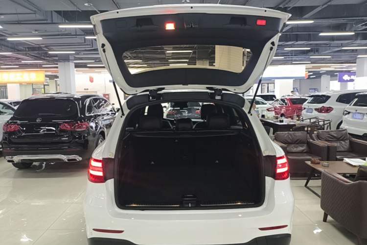 Used Mercedes-Benz GLC 2017 GLC 260 4MATIC Dynamic Edition Trunk