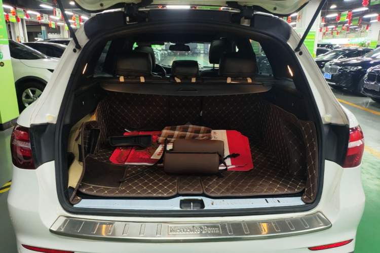 Used Mercedes-Benz GLC 2017 GLC 260 4MATIC Dynamic Edition Trunk