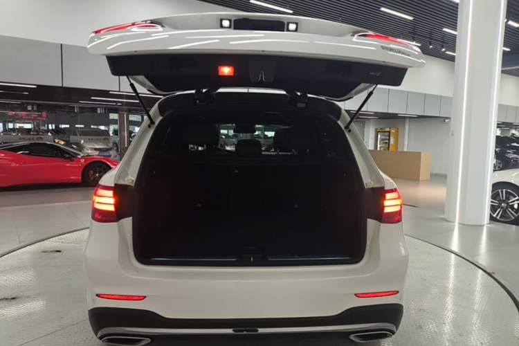 Used Mercedes-Benz GLC 2017 GLC 260 4MATIC Luxury Model Trunk