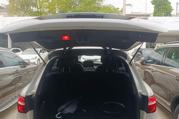 Used Mercedes-Benz GLC 2017 GLC 260 4MATIC Dynamic Edition Trunk