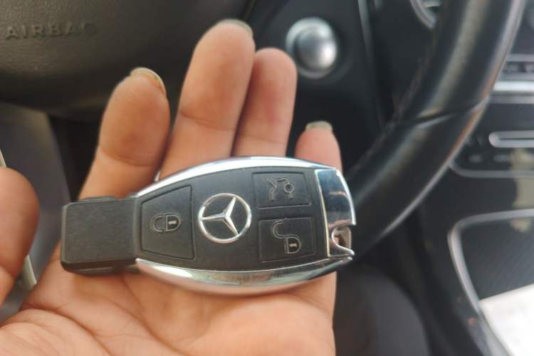 Used Mercedes-Benz GLC 2017 GLC 260 4MATIC Luxury Model Vehicle Key