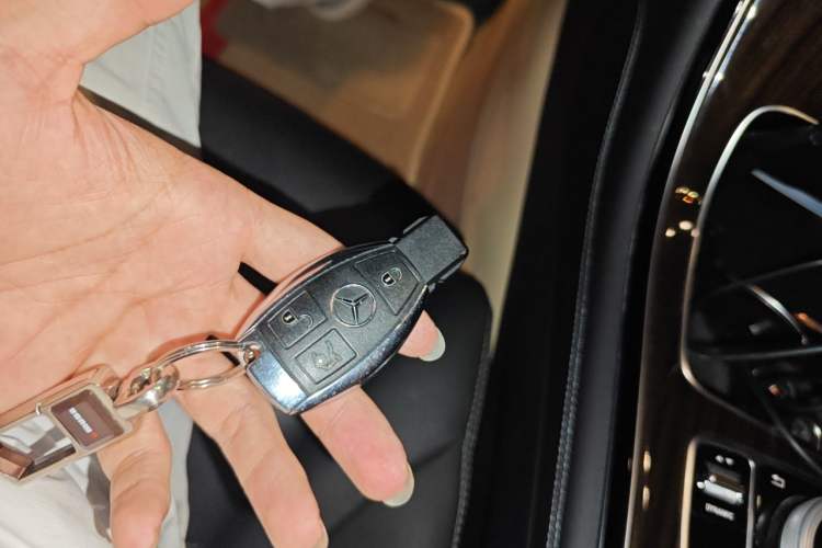 Used Mercedes-Benz GLC 2017 GLC 260 4MATIC Luxury Model Vehicle Key