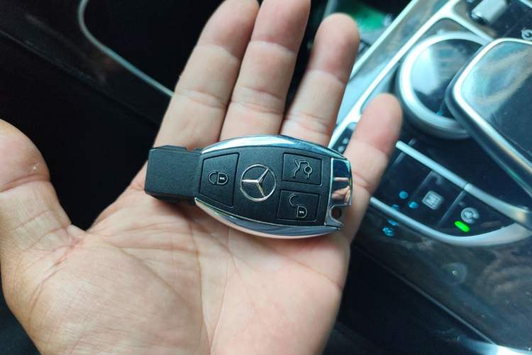 Used Mercedes-Benz GLC 2017 GLC 260 4MATIC Luxury Model Vehicle Key