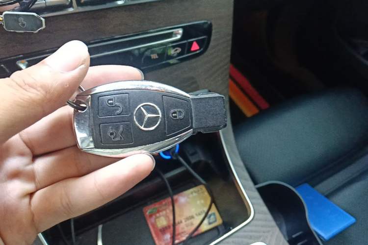 Used Mercedes-Benz GLC 2017 GLC 300 4MATIC Sport Edition Vehicle Key