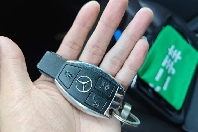 Used Mercedes-Benz GLC 2017 GLC 260 4MATIC Luxury Model Vehicle Key